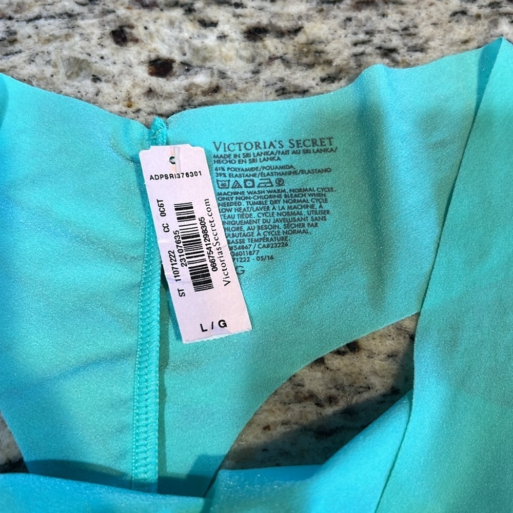 NEW 🌟 VICTORIAS SECRET PINK 2 pack size Large you get 1 thong 1 cheekster NEW - Picture 2 of 6